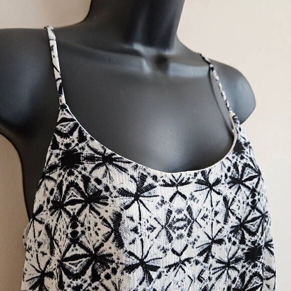 The Impeccable Pig Tank Top - Picture 2 of 8
